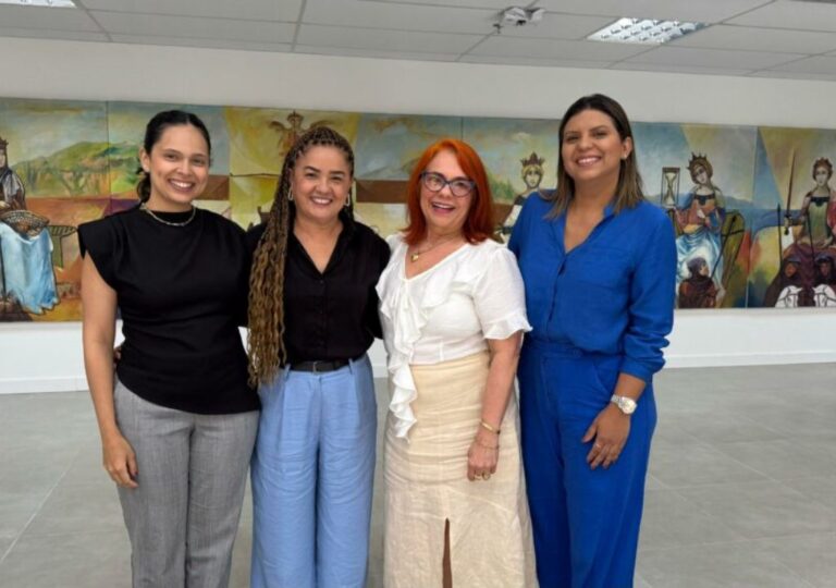 Representantes da Procuradoria da Mulher de Fortaleza em adesão à campanha CarnaPaz do TJCE
