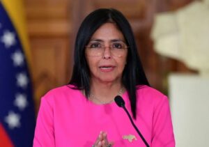 Delcy Rodríguez, presidente interina da Venezuela, anuncia mudanças no governo e nas Forças Armadas
