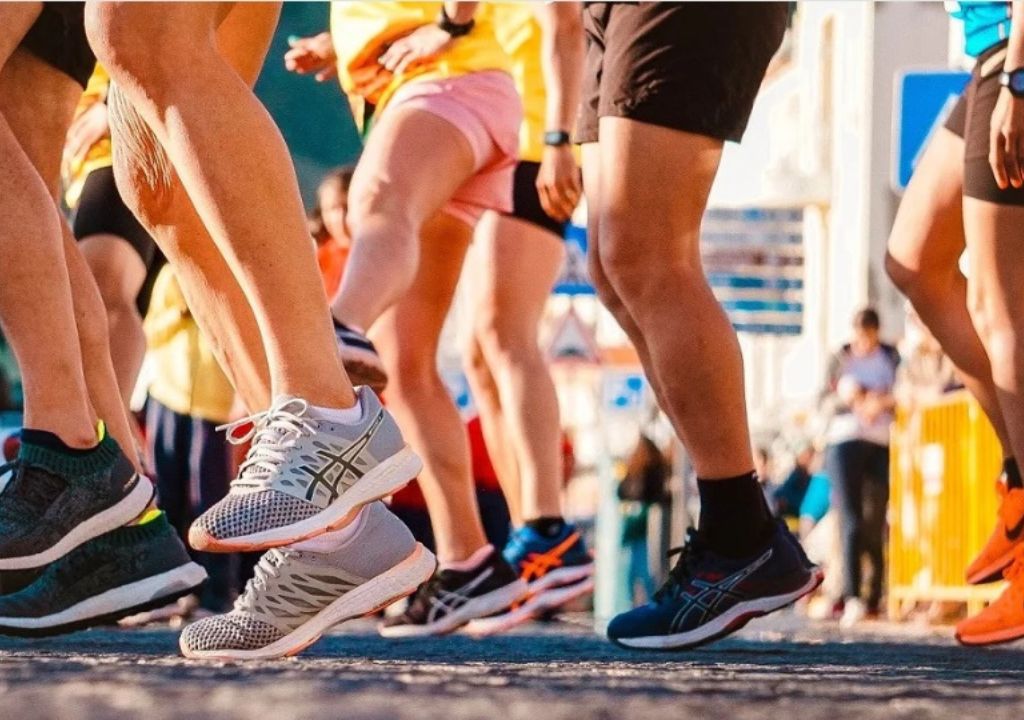 Ortopedista alerta sobre a importância da escolha do tênis ideal para prevenir lesões na corrida de rua