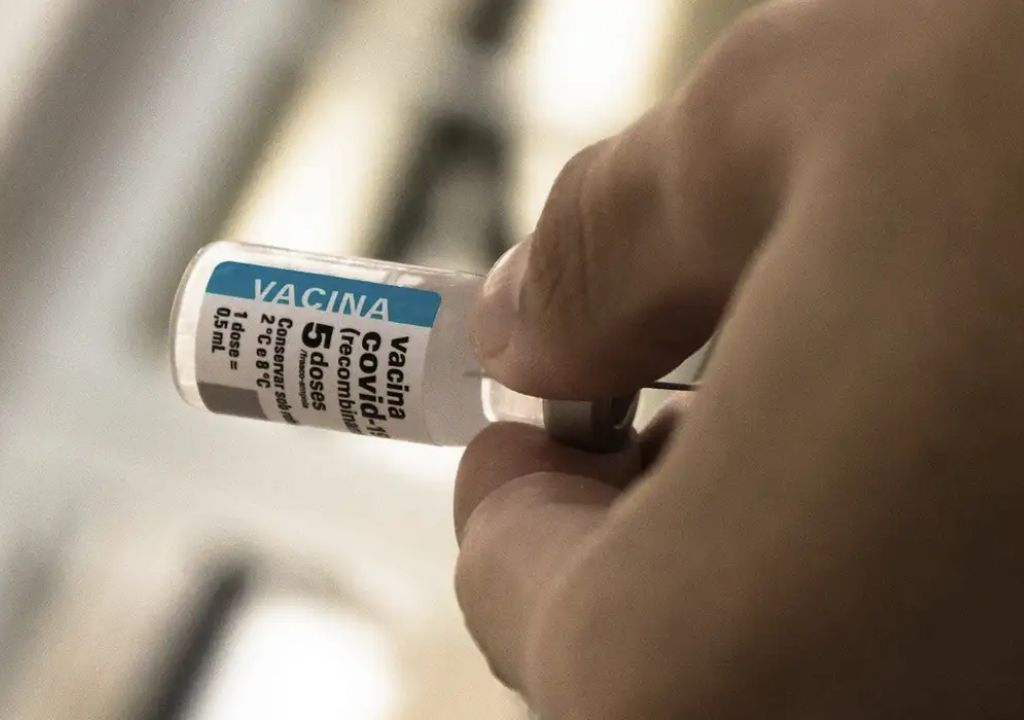 Covid recua após cinco anos de vacinação, mas especialistas alertam que doença ainda preocupa no Brasil