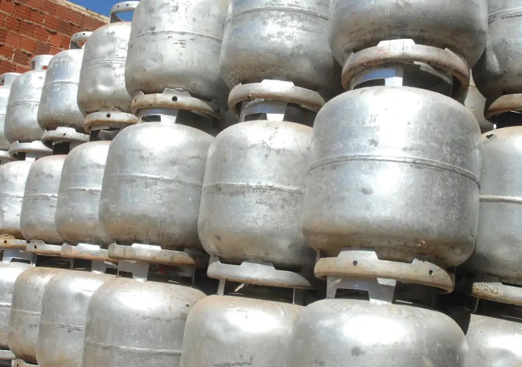 Plenário da Câmara dos Deputados aprova medida provisória que cria o Programa Gás do Povo com botijão gratuito