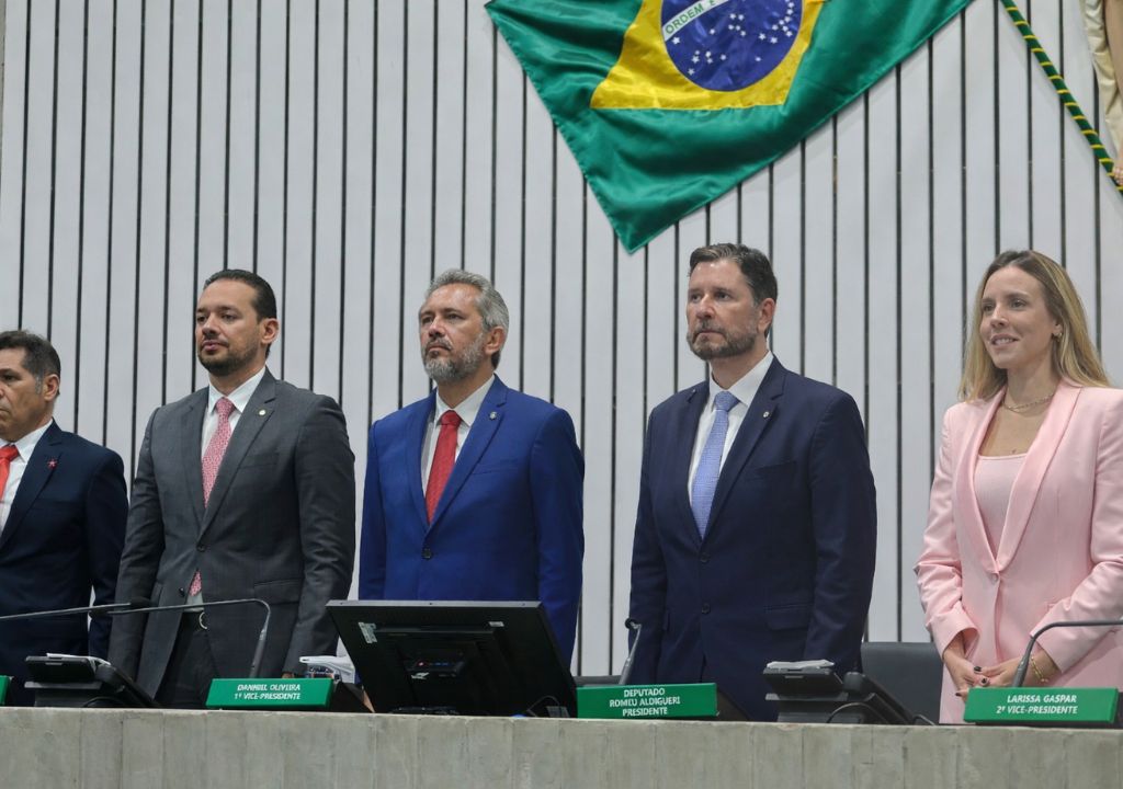 Sessão solene de instalação da Alece com presença do governador Elmano de Freitas no Plenário 13 de Maio