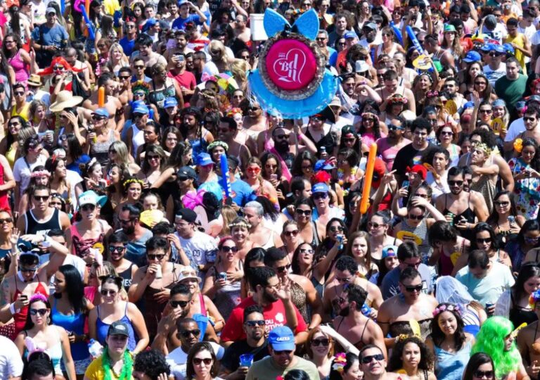 MP de SP investiga superlotação em blocos de rua no Carnaval