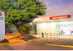 Faca e cena de escola para ilustrar ataque de estudante contra diretor e coordenadora em Tianguá, Ceará