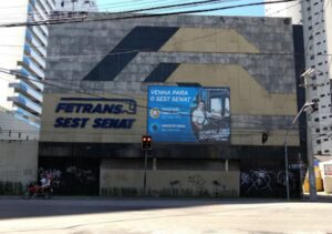 Representantes da Fetrans e da Câmara Brasil Portugal durante anúncio de integração institucional