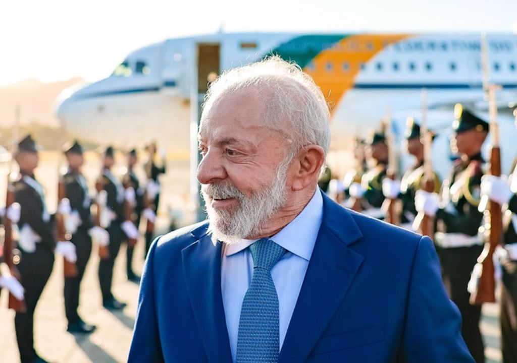Presidente Lula embarcando em viagem oficial para a Índia e Coreia do Sul em 17 de fevereiro de 2026.