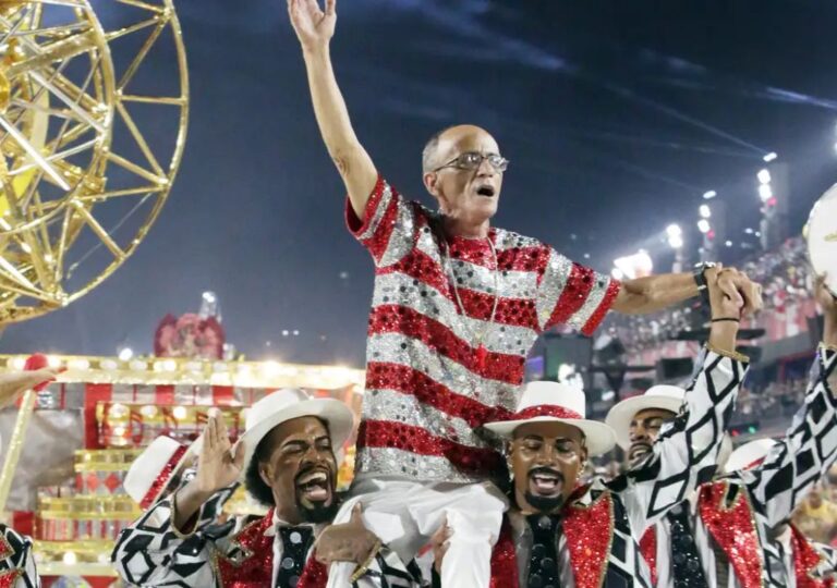 Unidos da Viradouro comemorando o título de campeã do Carnaval do Rio de Janeiro 2026.