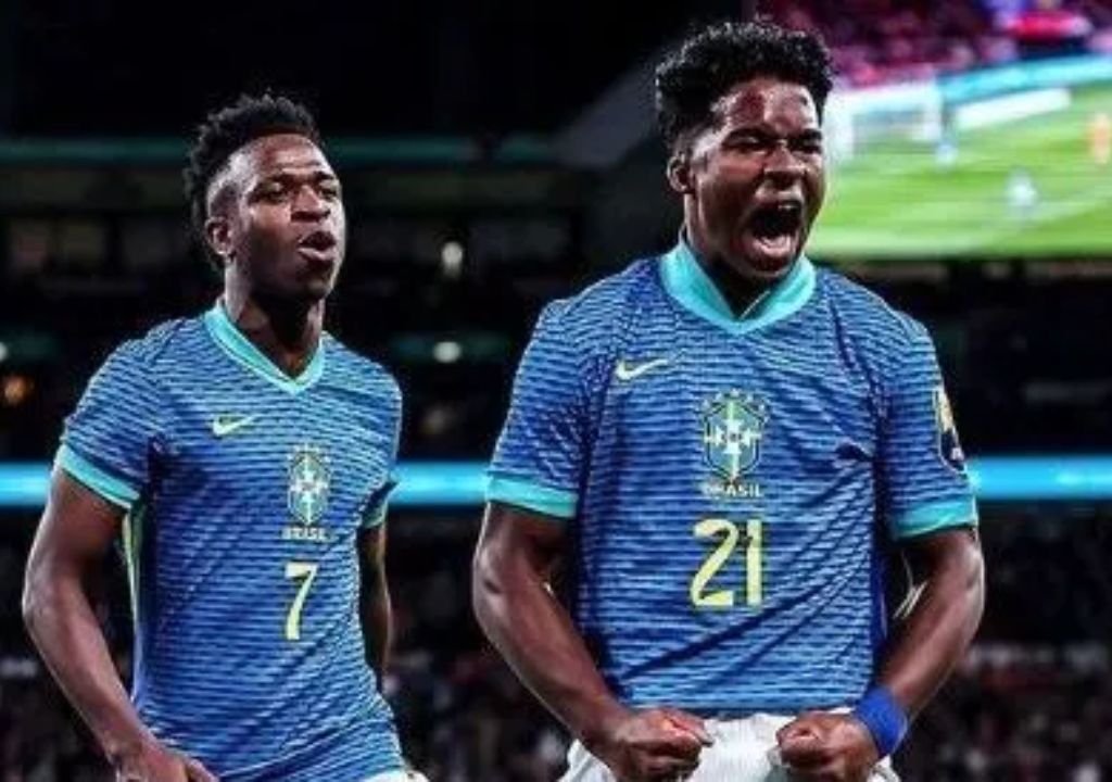 Endrick enviando mensagem de apoio a Vinícius Júnior após episódio de racismo na Champions League.