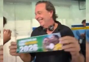 Deputado Lindbergh Farias apresenta representação no TSE contra Flávio Bolsonaro por propaganda antecipada.