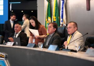 Sessão da Câmara Municipal de Fortaleza que aprovou reajuste salarial de 4,76% aos servidores municipais