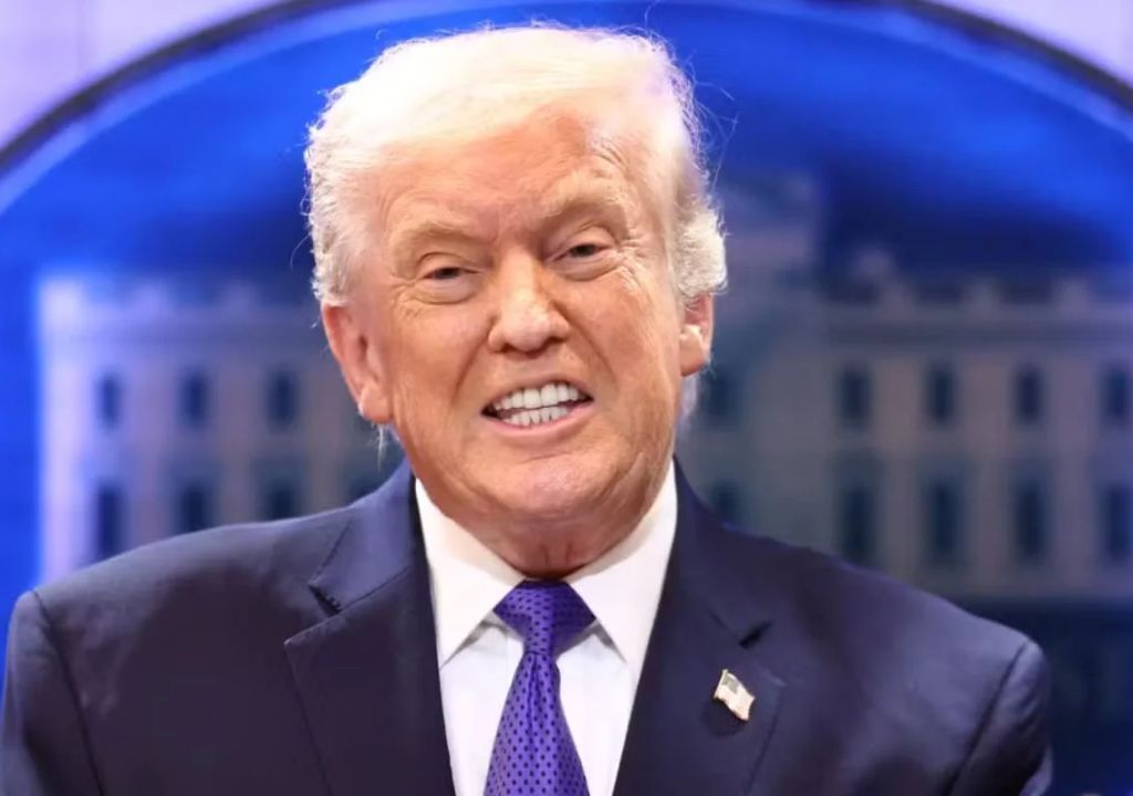 Presidente Donald Trump anuncia elevação da tarifa global de importações para 15%