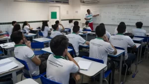 Professores em sala de aula na rede estadual do Ceará