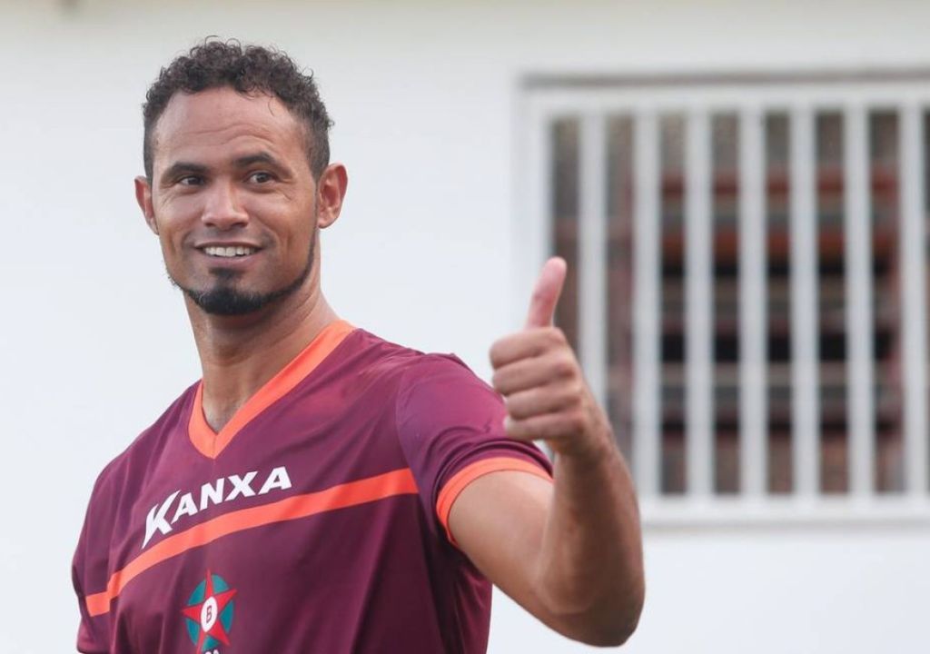 Ex-goleiro Bruno durante partida de futebol