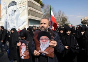 Teerã durante período de transição política após escolha do sucessor de Ali Khamenei