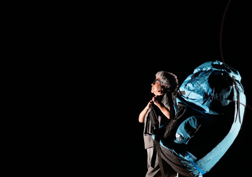 Atriz Ana Marlene em cena no espetáculo Egoísta no Theatro José de Alencar