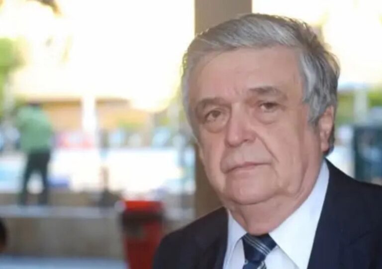 Ariosto Holanda, ex-deputado federal do Ceará, em registro público