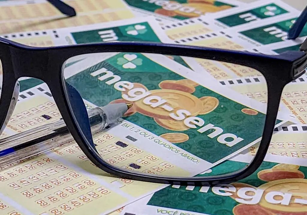 Bilhete de loteria da Mega-Sena premiado