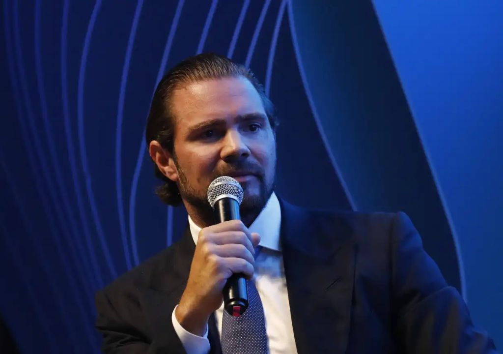 Daniel Vorcaro e Fabiano Zettel entram no Centro de Detenção Provisória II de Guarulhos após audiência de custódia em São Paulo