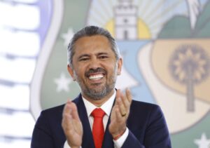 Governador Elmano de Freitas em evento oficial no Ceará