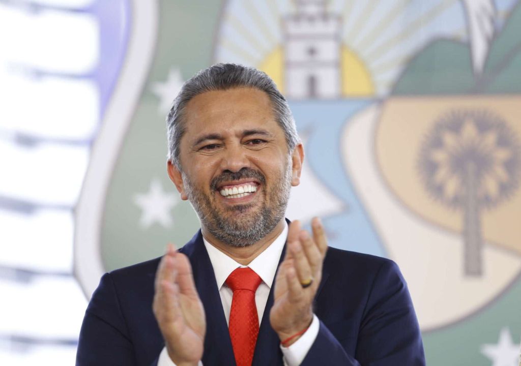 Governador Elmano de Freitas em evento oficial no Ceará