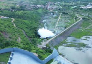 Açude Orós sangrando com grande volume de água no Ceará