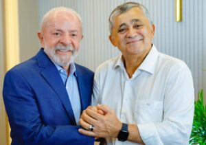 José Guimarães ao lado de Lula após anúncio de ministério