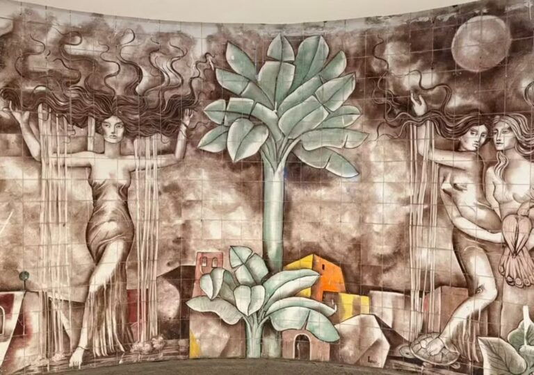 Pintura antiga descoberta em parede de restaurante em Fortaleza