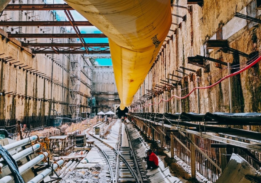 Obras da Linha Leste do metrô na Avenida Santos Dumont em Fortaleza