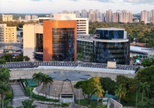 Fachada da Assembleia Legislativa do Ceará destacando ações de inclusão