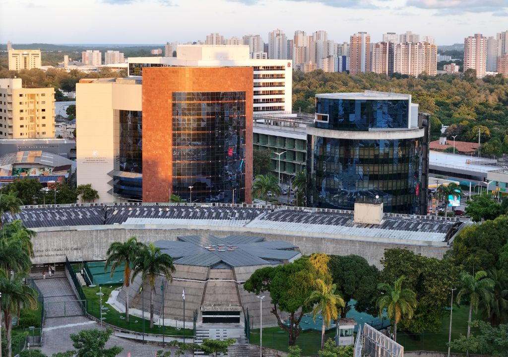 Fachada da Assembleia Legislativa do Ceará destacando ações de inclusão