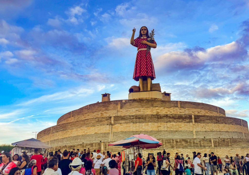 Estátua da Beata Benigna durante inauguração em Santana do Cariri