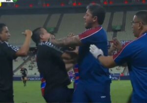 Thiago Carpini durante jogo do Fortaleza marcado por confusão na Série B