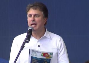 Camilo Santana emocionado durante discurso no ITA Ceará em Fortaleza