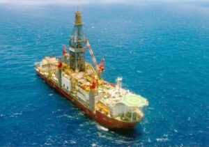 Plataforma de petróleo com impacto na arrecadação do Ceará após alta causada pela guerra no Irã