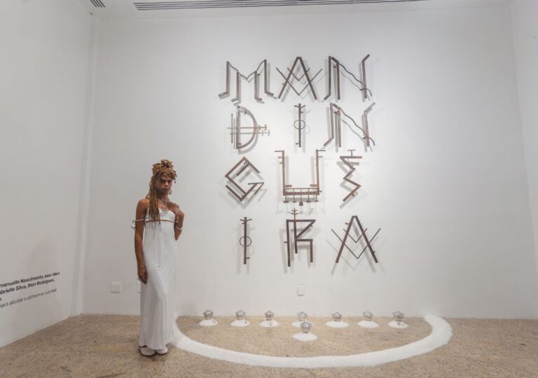 Artista Pedra Silva em performance