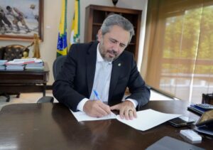 Policiais e bombeiros durante formação no Ceará