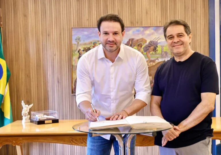 Leo Couto durante transmissão de cargo na Prefeitura de Fortaleza