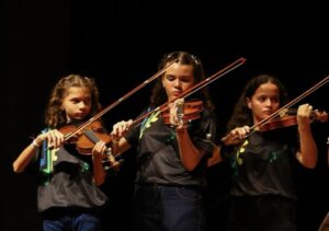 Estudantes participam de formação musical da Orquestra Contemporânea Brasileira em Fortaleza