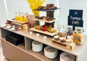 Café da manhã funcional servido nos hotéis ibis da Praia de Iracema em Fortaleza