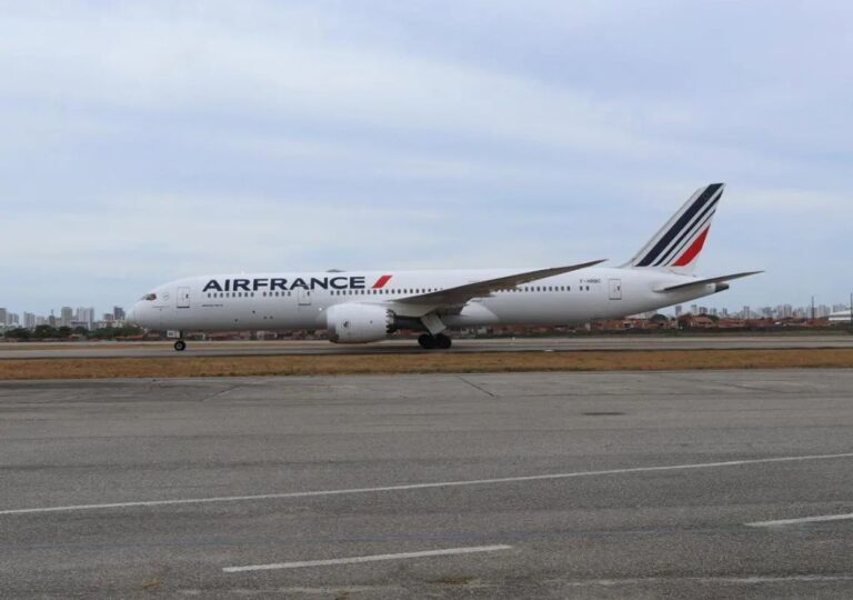 Avião da Air France no Aeroporto Internacional de Fortaleza