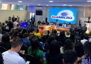 Participantes do FestMicro 2026 durante evento sobre empreendedorismo no Cariri