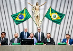Deputados estaduais aprovam novo Código de Ética e Decoro Parlamentar da Assembleia Legislativa do Ceará.