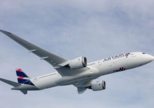 Aeronave da Latam em operação na rota internacional entre Fortaleza e Lisboa.