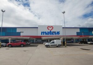 Loja do Grupo Mateus no Ceará em meio ao cenário de multas, demissões e revisão de investimentos.