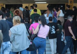 Concursos no Ceará oferecem mais de 5,4 mil vagas com salários de até R$ 14,4 mil.