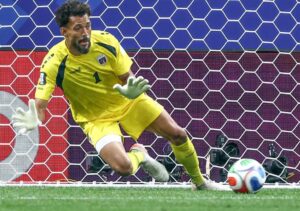 Vozinha, goleiro cabo-verdiano que se destacou na Copa do Mundo, acerta transferência para o Colo Colo, do Chile