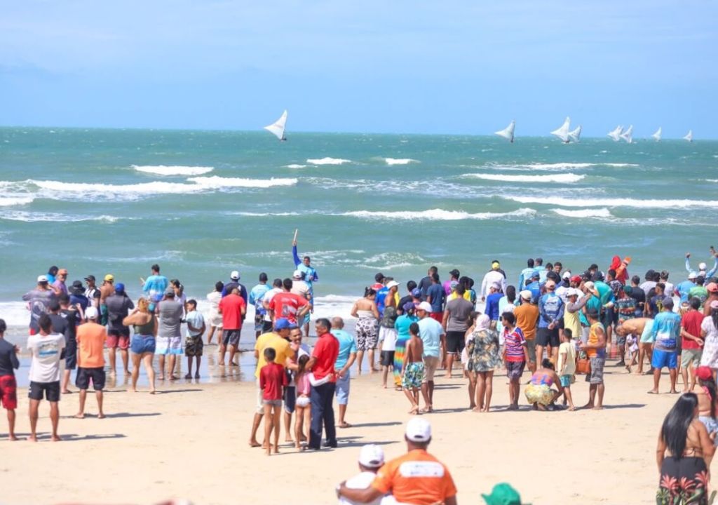 Lançamento da 28ª Regata da Caponga será realizado em clima de luau na Praia do Balbino, em Cascavel.