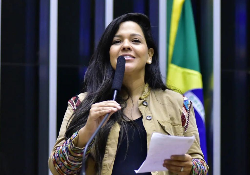 Política: Priscila Costa renuncia ao mandato na Câmara de Fortaleza para assumir vaga como deputada federal