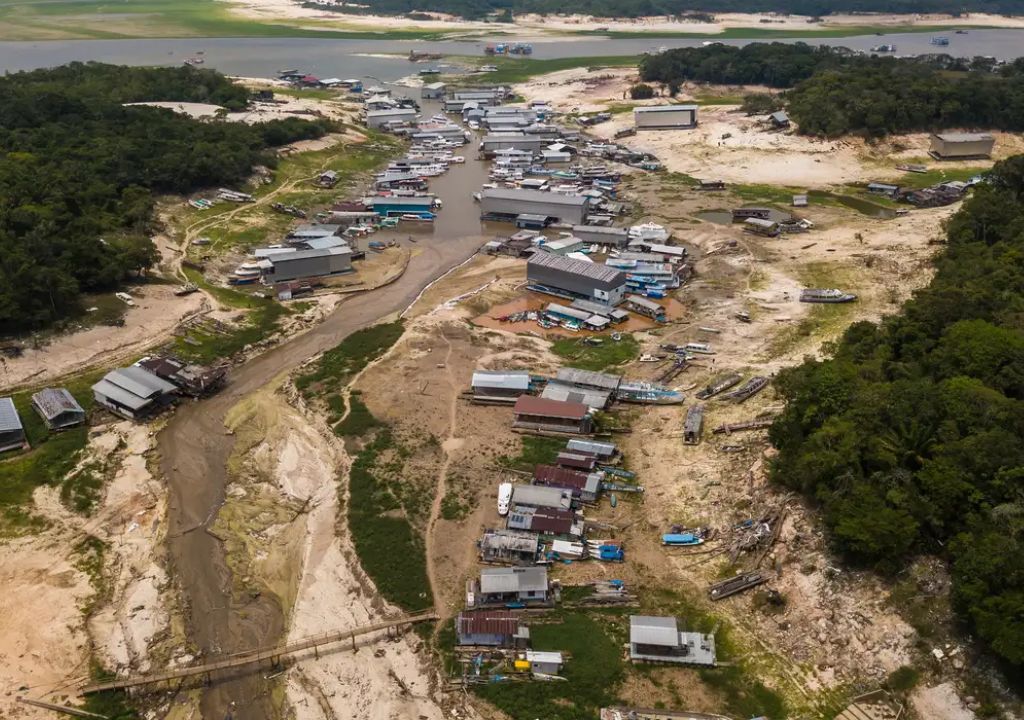 Seca na Amazônia durante período de forte estiagem