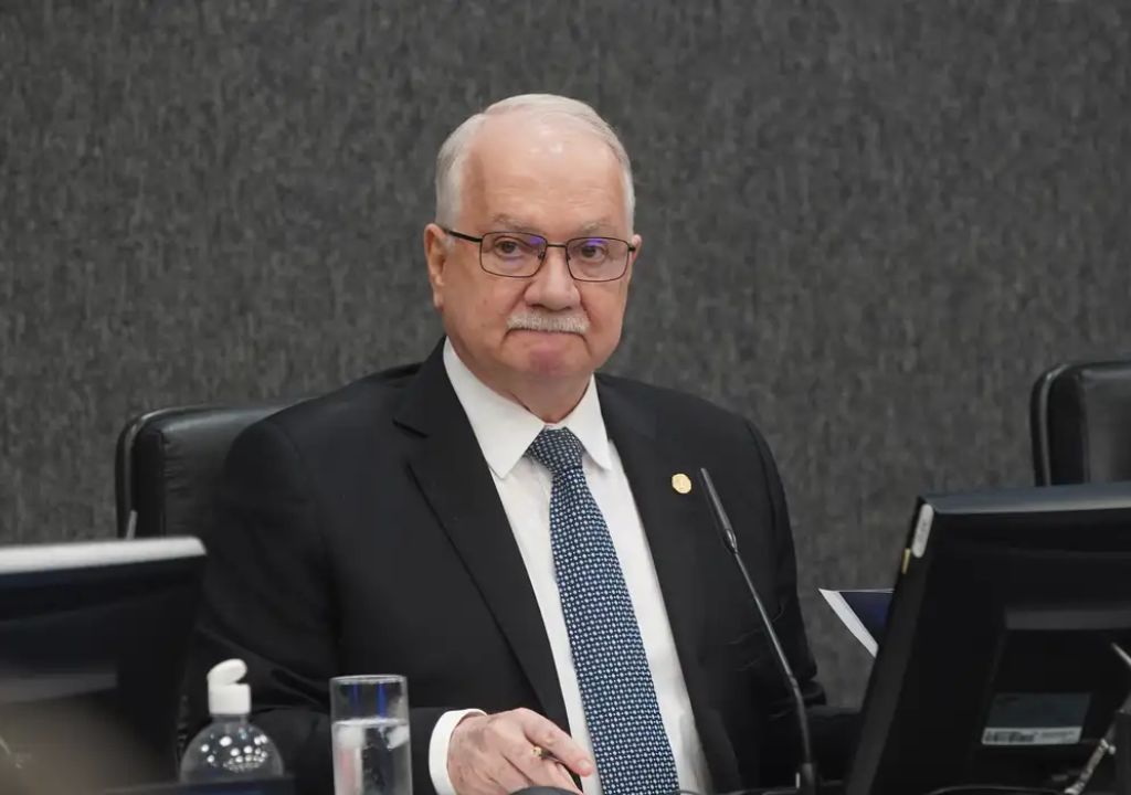 Fachin dá 24 horas para PF informar situação de celular de Vorcaro